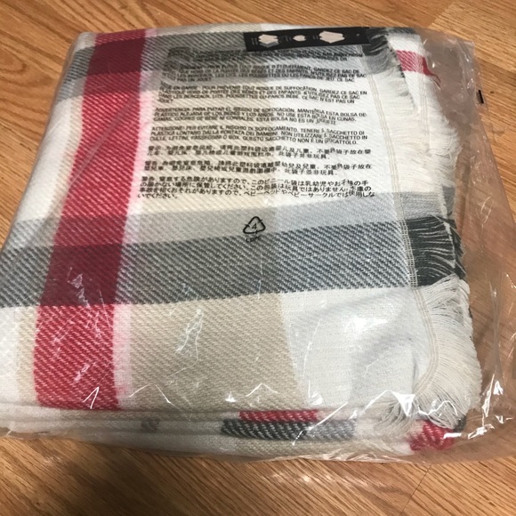 GAP Accessories - NWT Reversible Red Plaid Poncho